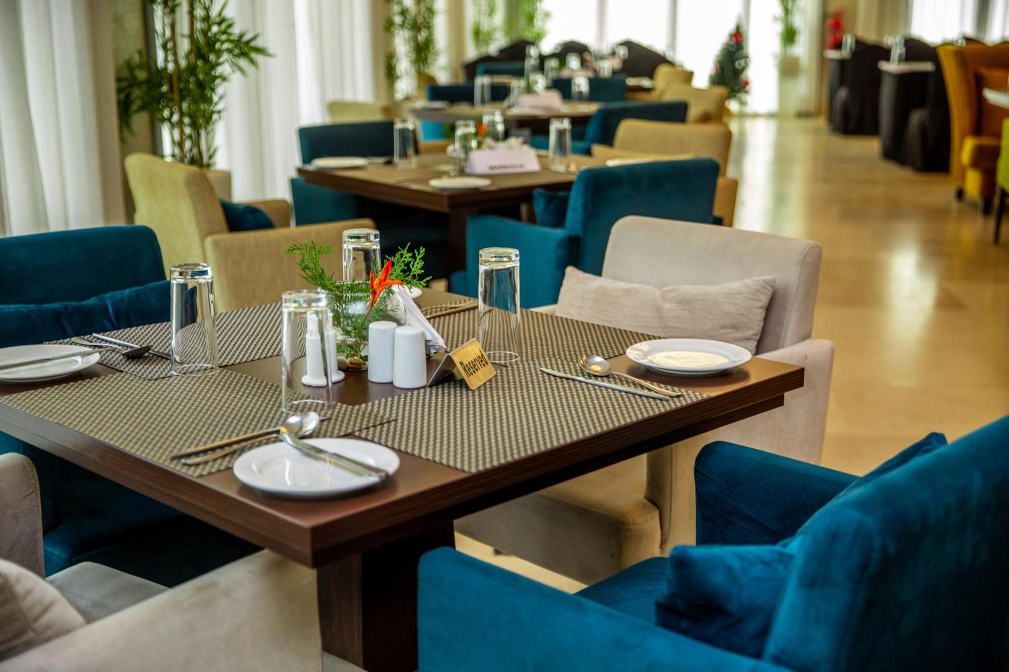 Lakowe Lakes Hotel, Golf And Country Estate By Newmark Lagos Exteriör bild