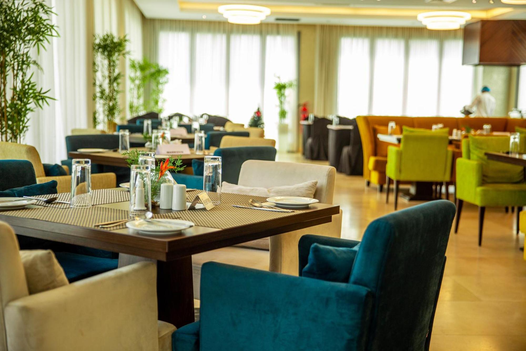 Lakowe Lakes Hotel, Golf And Country Estate By Newmark Lagos Exteriör bild